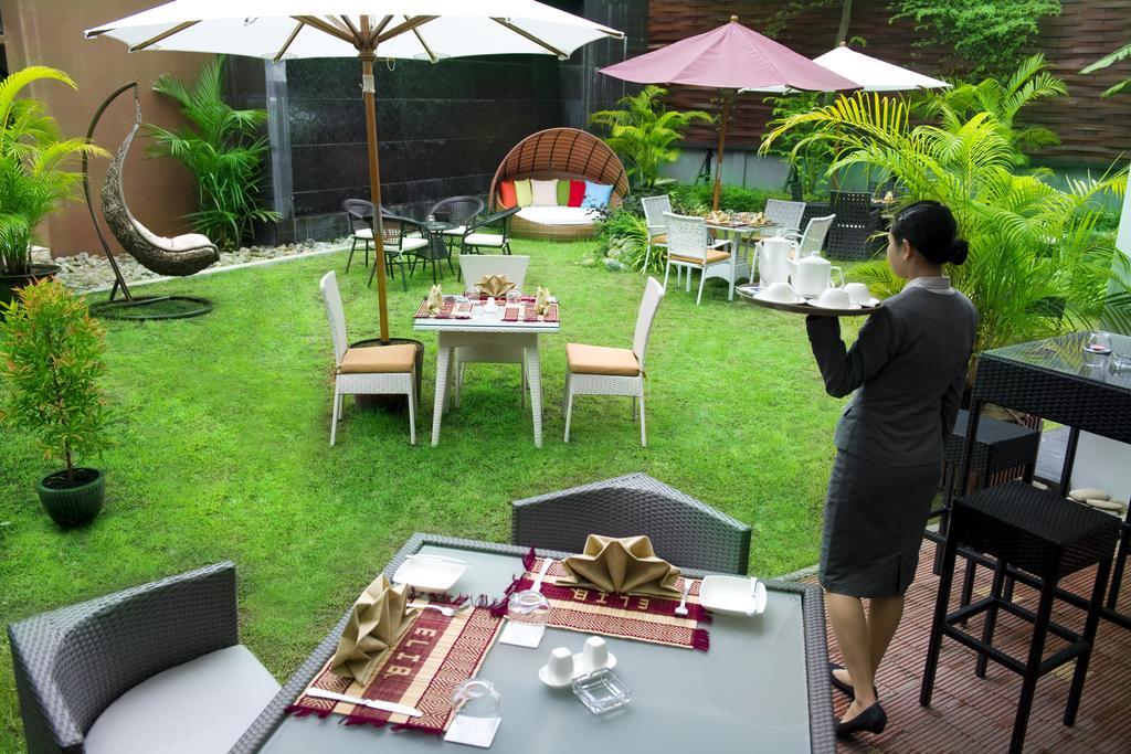 Avenue 64 Hotel Rangoon Buitenkant foto