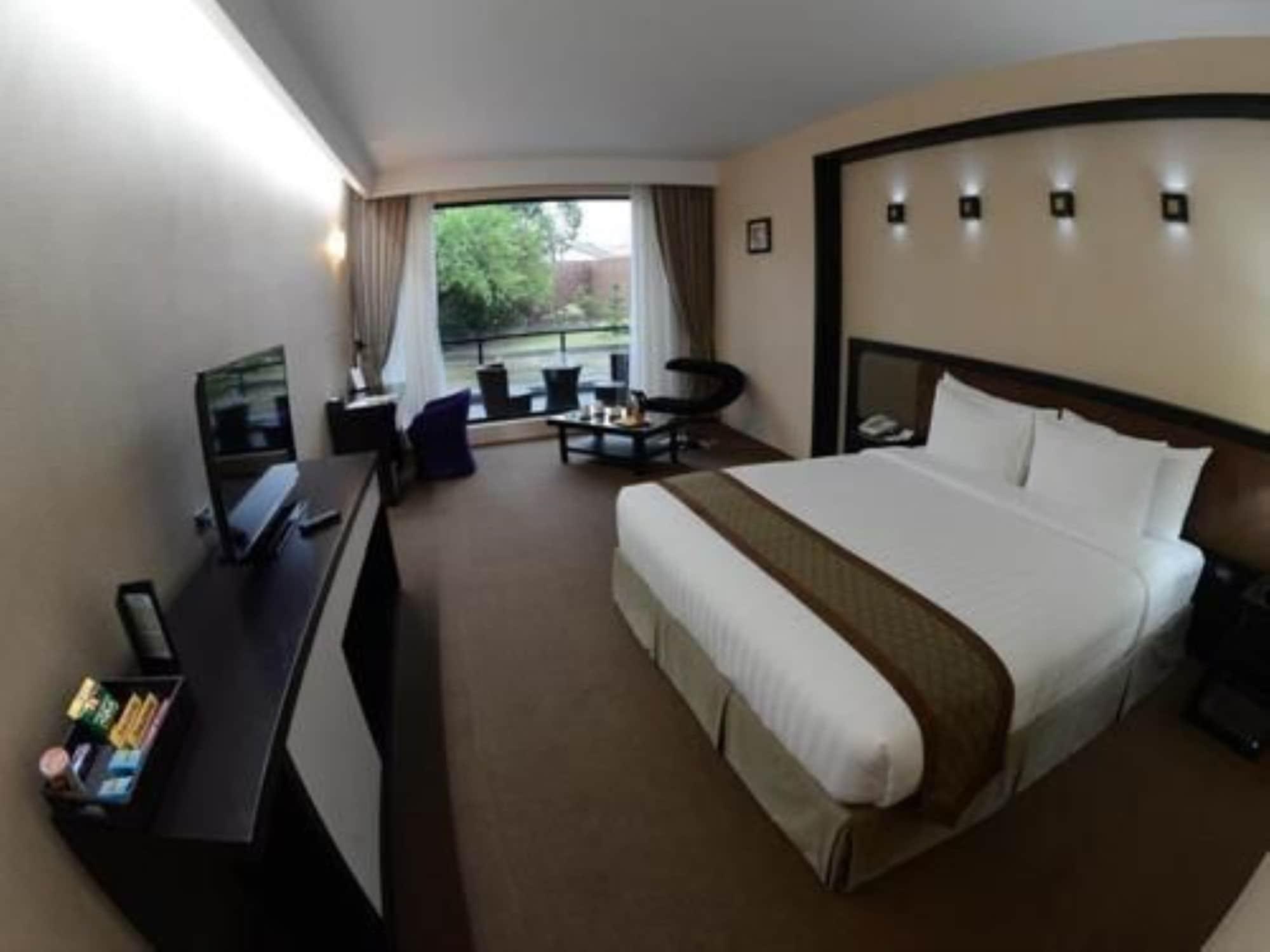 Avenue 64 Hotel Rangoon Buitenkant foto