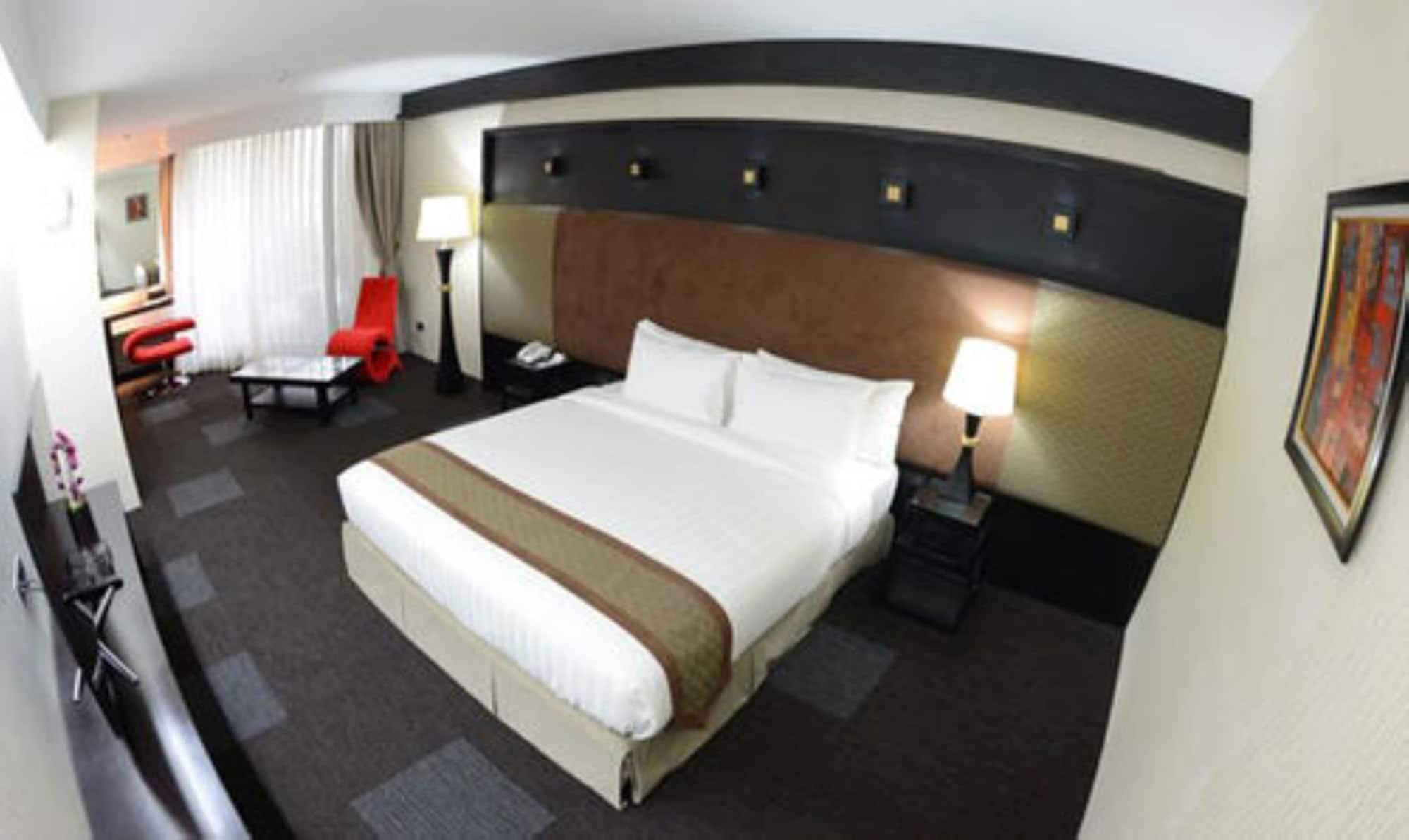Avenue 64 Hotel Rangoon Buitenkant foto