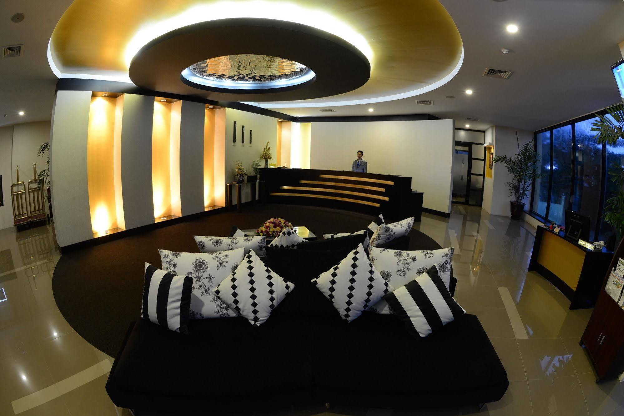 Avenue 64 Hotel Rangoon Buitenkant foto