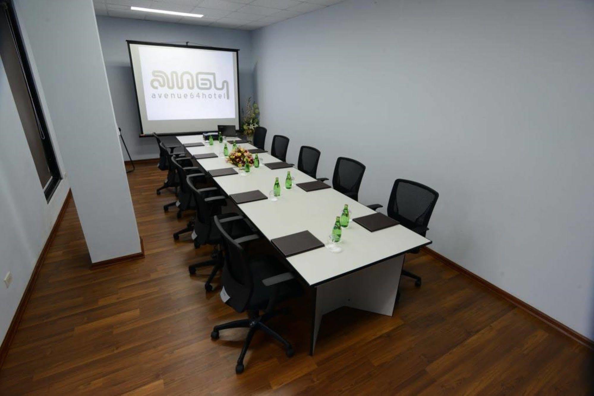 Avenue 64 Hotel Rangoon Buitenkant foto